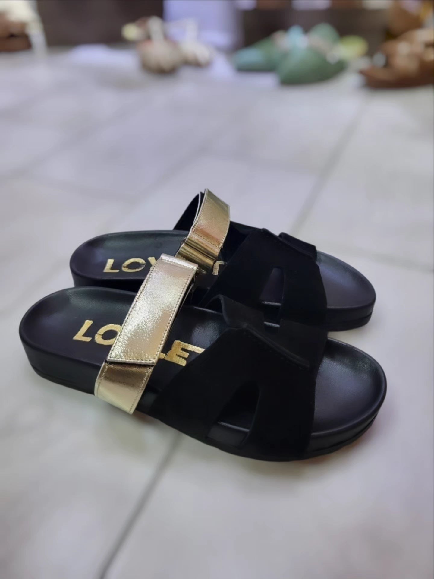 H BLACK/GOLD