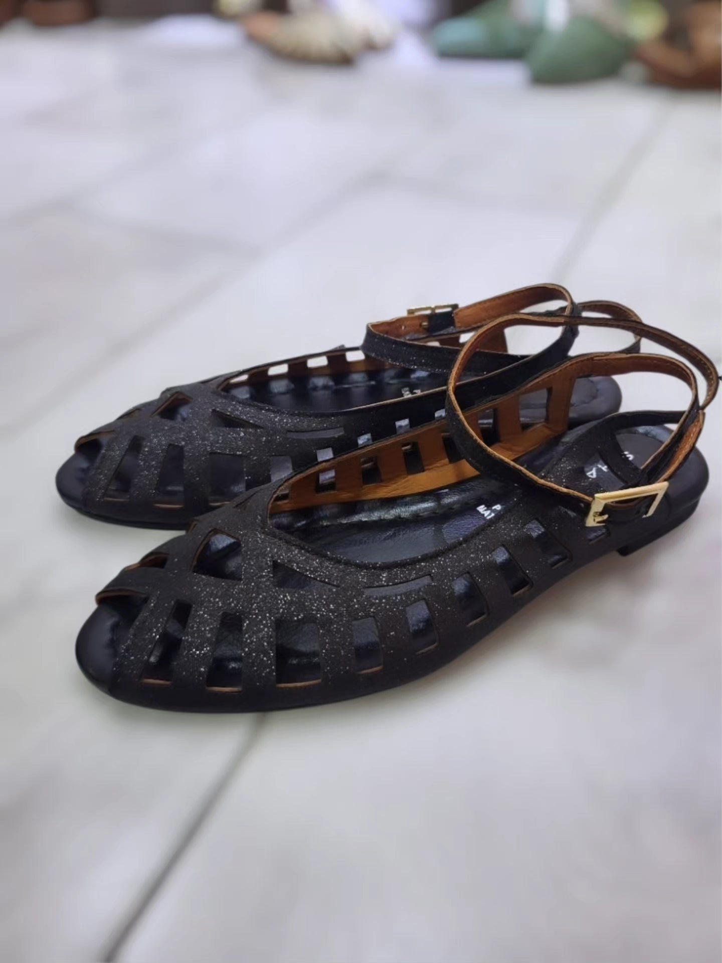 Sandalo pelle nero ragnetto