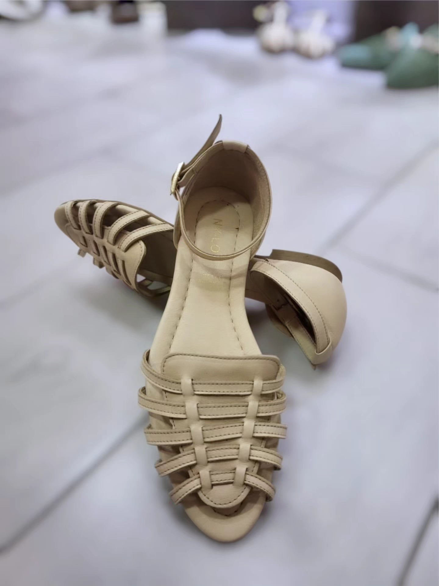 Sandalo ragnetto beige