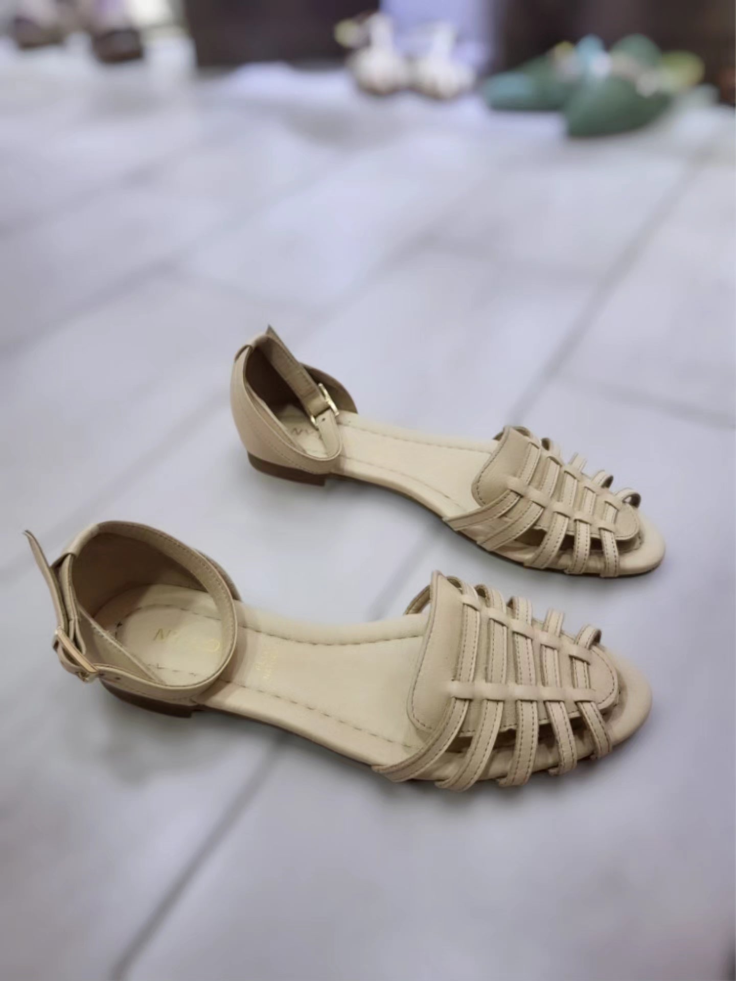 Sandalo ragnetto beige