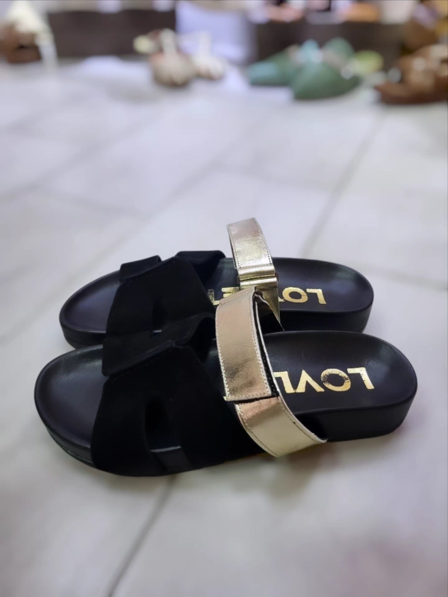 H BLACK/GOLD