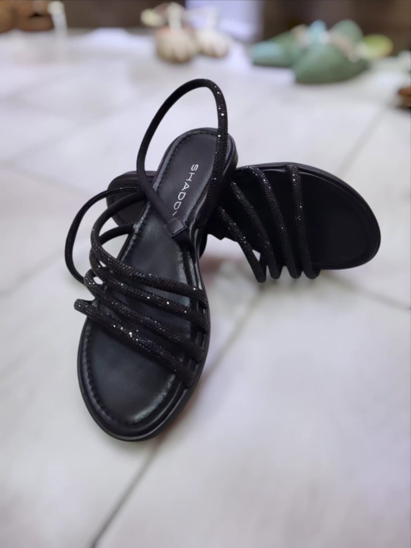 Sandalo nero strass