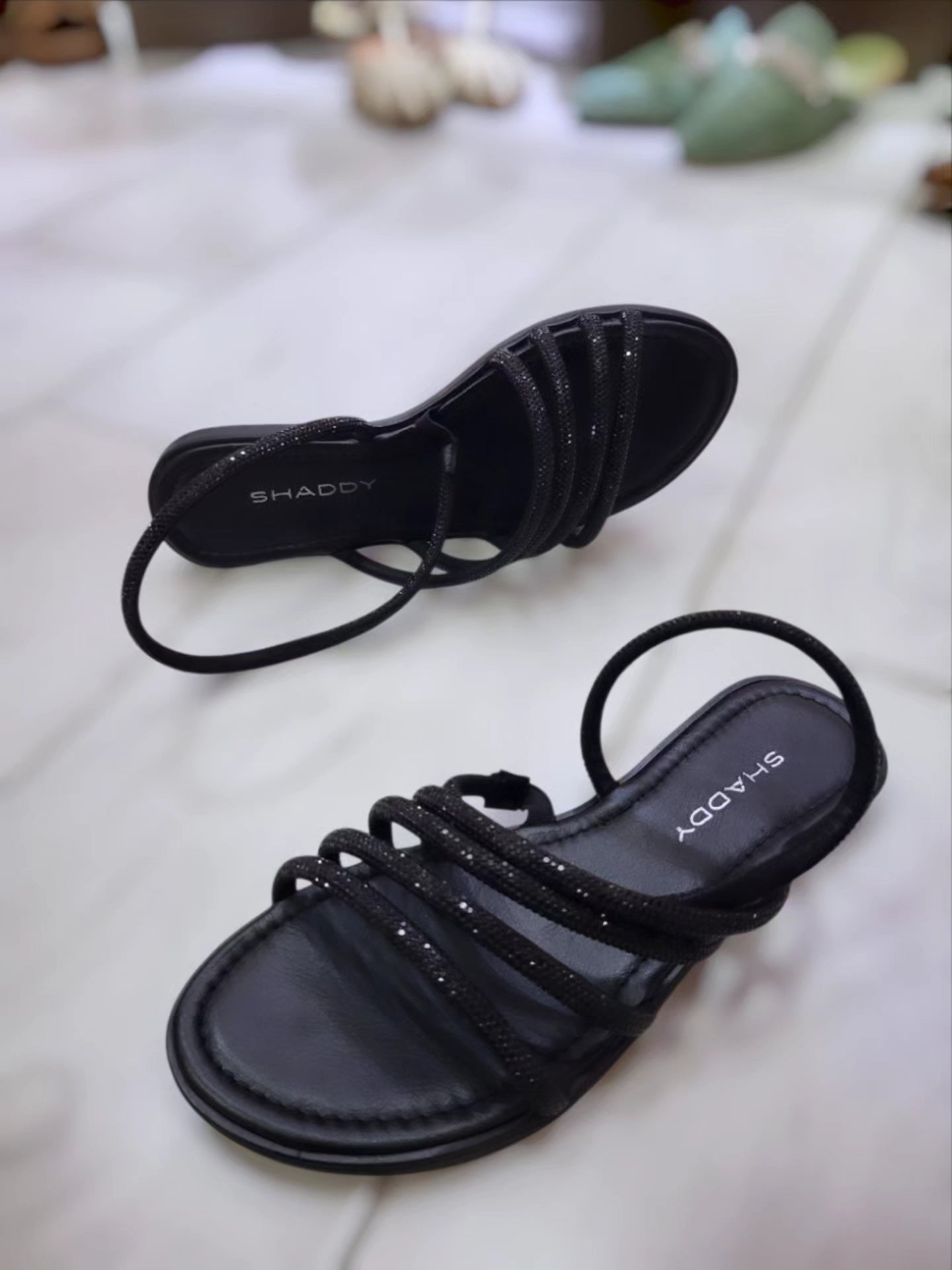 Sandalo nero strass